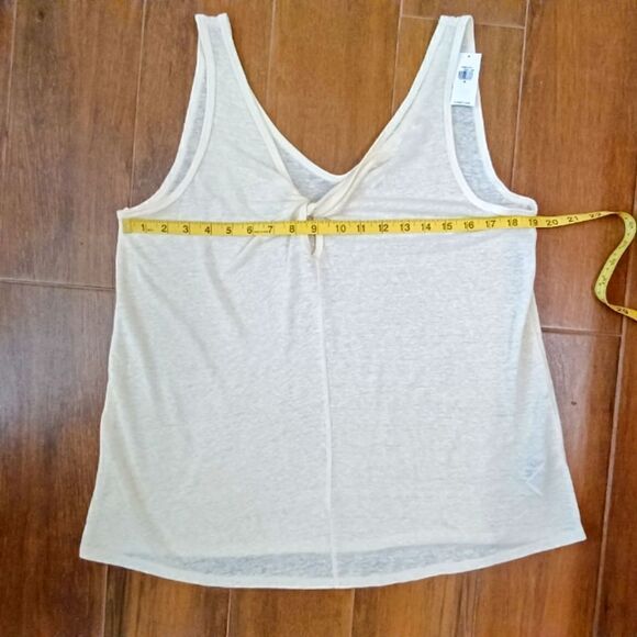 Old Navy NWT twist front V-neck top - Picture 4 of 7